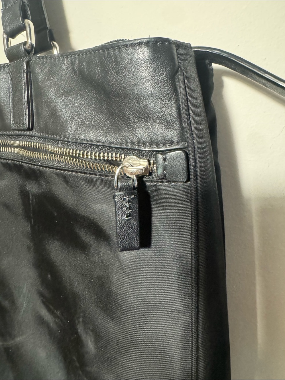 Tumi Work Travel Shoulder Tote Bag- Nylon Leather Trim - EUC Black - Picture 4 of 9
